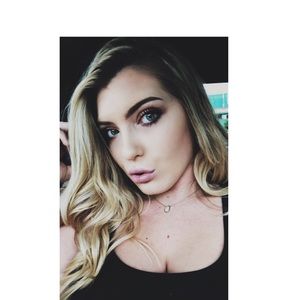 Meet your Posher, Cassie